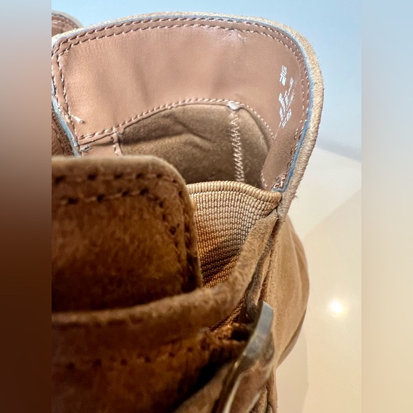 Fergalicious BRAWN Brown Tan Booties Heel Size 7 Zip Up - Picture 9 of 10